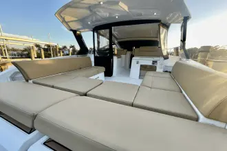 Thumbnail von Cruisers Yachts 390 Express Coupe