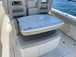 Thumbnail von Boston Whaler 330 Outrage