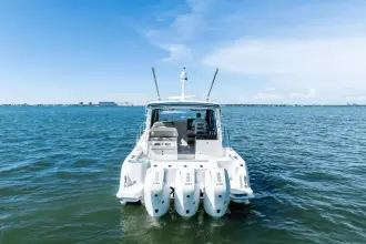 Thumbnail von Boston Whaler 365 Conquest