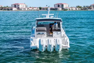 Thumbnail von Boston Whaler 365 Conquest