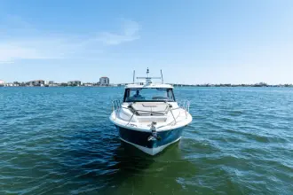Thumbnail von Boston Whaler 365 Conquest