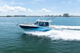 Thumbnail von Boston Whaler 365 Conquest