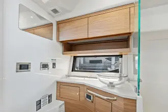 Thumbnail von Boston Whaler 365 Conquest