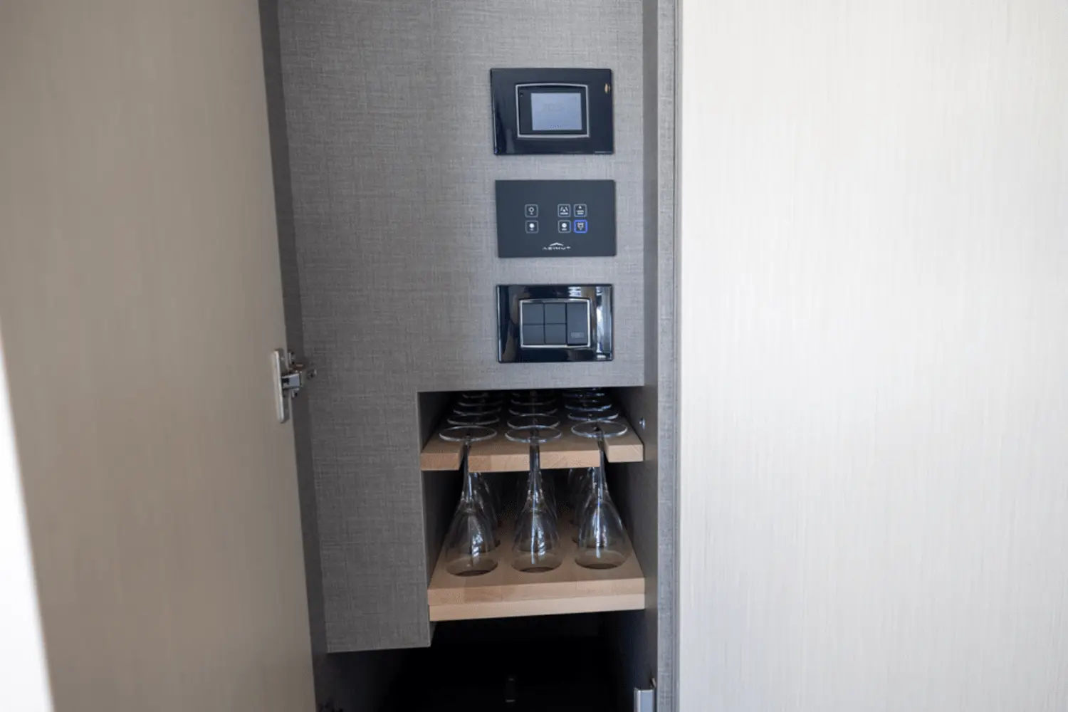 Thumbnail von Azimut 68