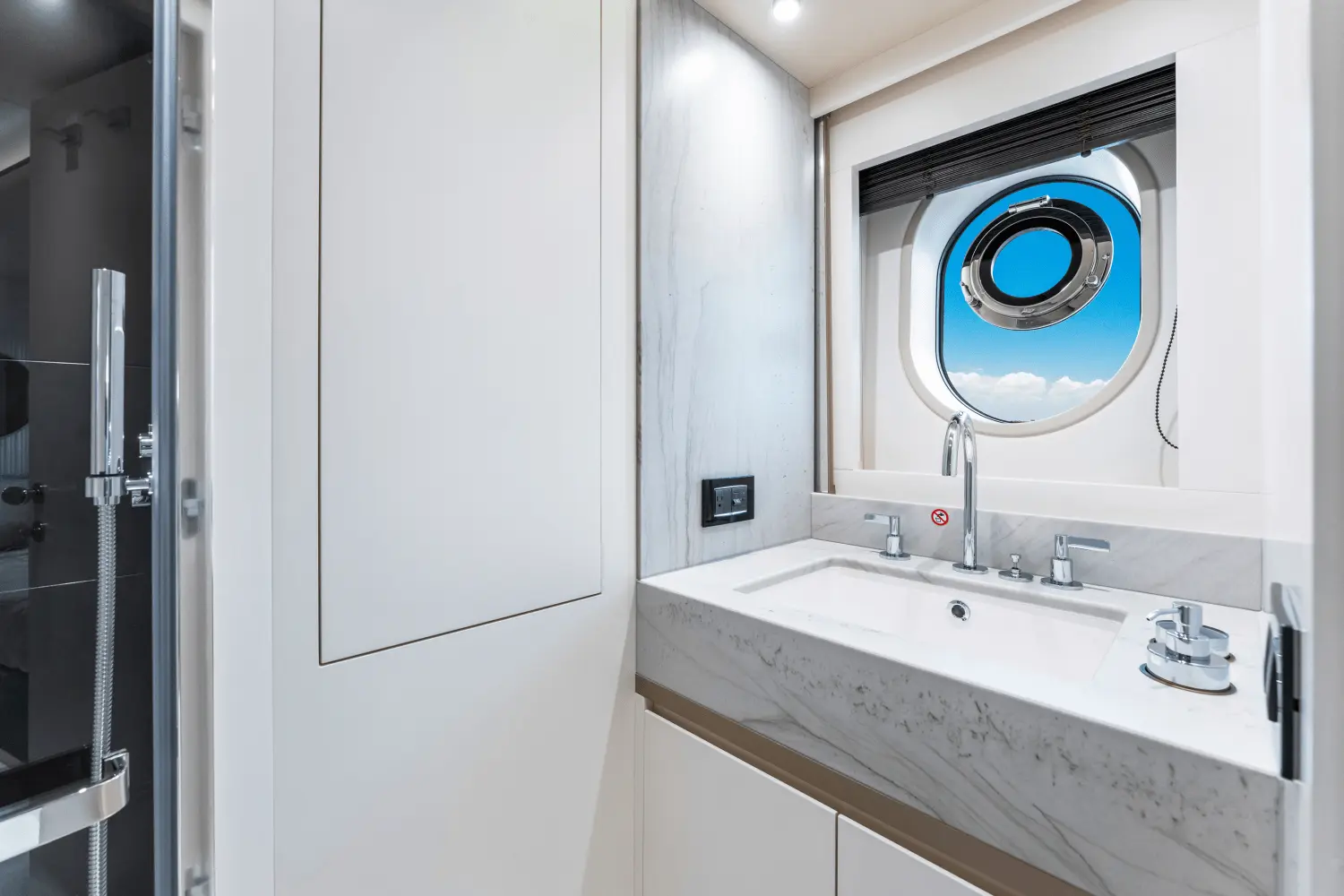 Thumbnail von Azimut Magellano 25M