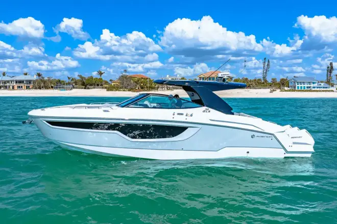 Cruisers Yachts 38 GLS