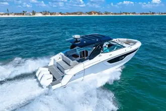 Thumbnail von Cruisers Yachts 38 GLS