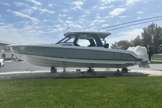 Thumbnail von Boston Whaler 350 Realm