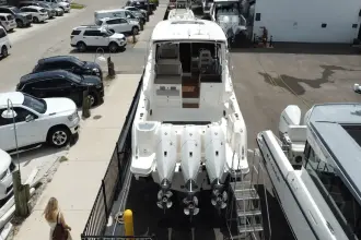 Thumbnail von Boston Whaler 365 Conquest