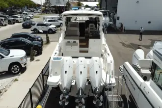 Thumbnail von Boston Whaler 365 Conquest