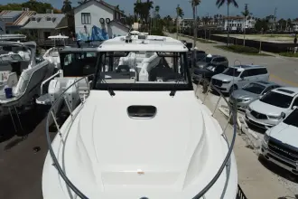 Thumbnail von Boston Whaler 365 Conquest