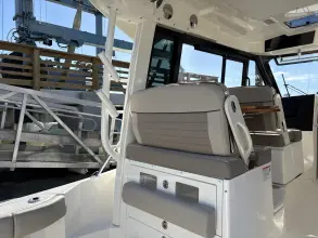 Thumbnail von Boston Whaler 365 Conquest