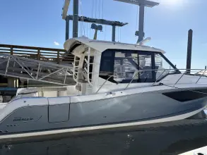 Thumbnail von Boston Whaler 365 Conquest