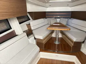 Thumbnail von Boston Whaler 365 Conquest