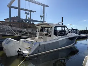 Thumbnail von Boston Whaler 365 Conquest