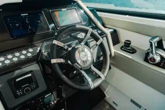 Thumbnail von Cruisers Yachts 34 GLS OB