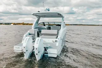 Thumbnail von Cruisers Yachts 34 GLS OB