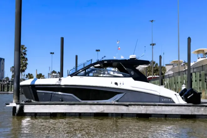 Cruisers Yachts 42 GLS OB