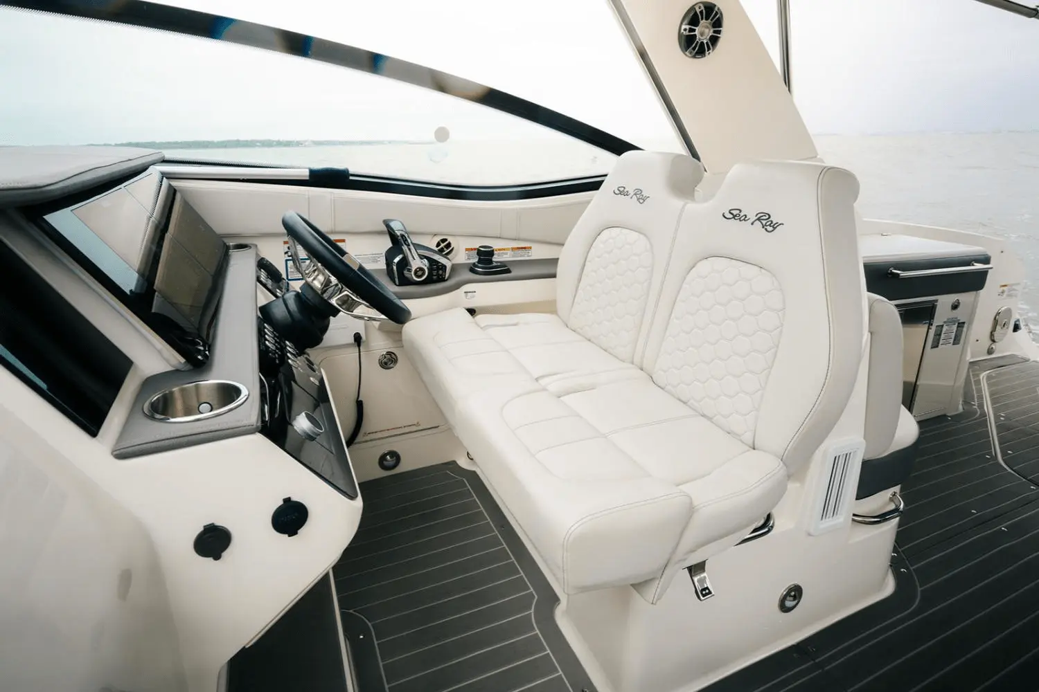 Thumbnail von Sea Ray 320 Sundancer