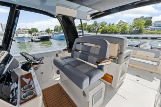 Thumbnail von Boston Whaler 380 Realm