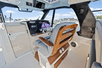 Thumbnail von Boston Whaler 380 Realm