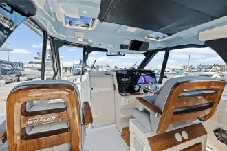 Thumbnail von Boston Whaler 380 Realm