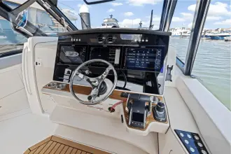Thumbnail von Boston Whaler 380 Realm
