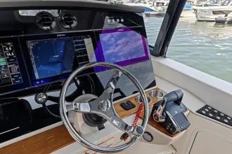 Thumbnail von Boston Whaler 380 Realm