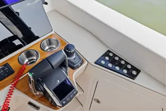 Thumbnail von Boston Whaler 380 Realm