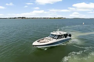 Thumbnail von Boston Whaler 380 Realm