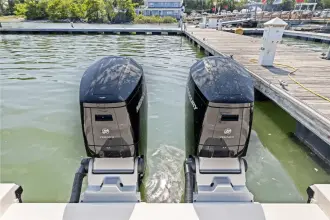 Thumbnail von Boston Whaler 380 Realm