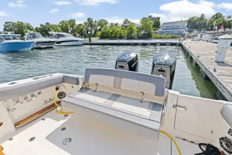 Thumbnail von Boston Whaler 380 Realm