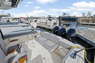 Thumbnail von Boston Whaler 360 Outrage