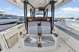 Thumbnail von Boston Whaler 360 Outrage