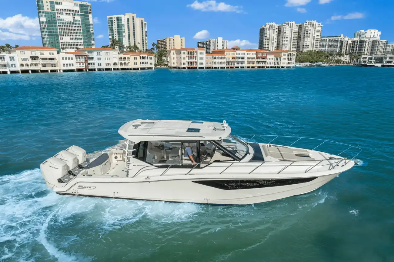 Thumbnail von Boston Whaler 405 Conquest