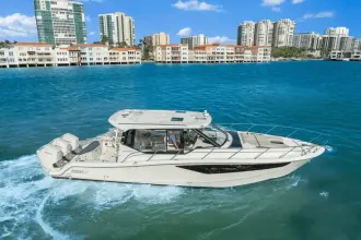 Thumbnail von Boston Whaler 405 Conquest