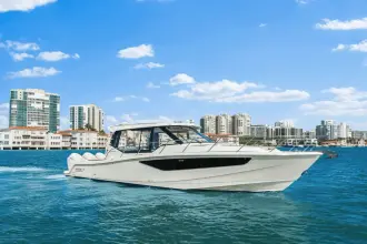 Thumbnail von Boston Whaler 405 Conquest