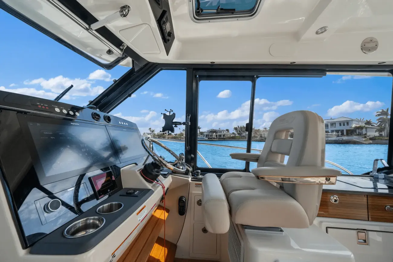 Thumbnail von Boston Whaler 405 Conquest
