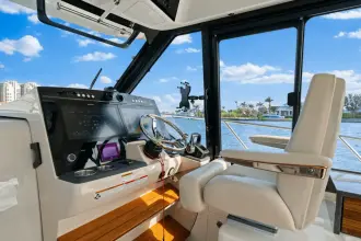 Thumbnail von Boston Whaler 405 Conquest