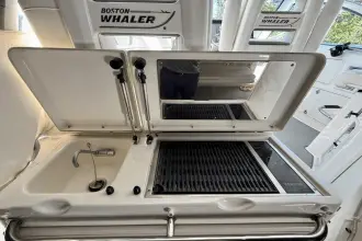 Thumbnail von Boston Whaler 345 Conquest