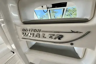Thumbnail von Boston Whaler 345 Conquest