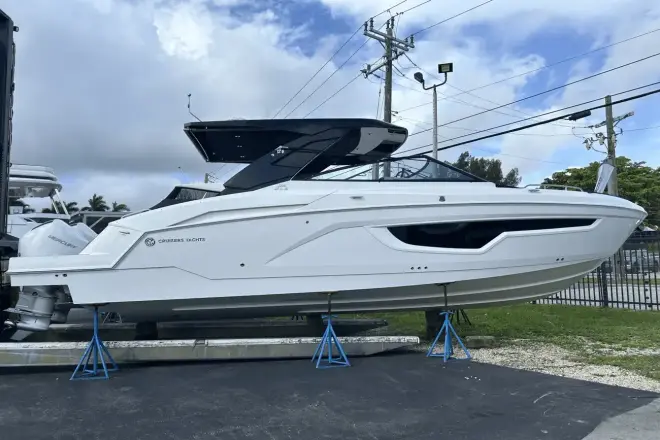 Cruisers Yachts 34 GLS OB