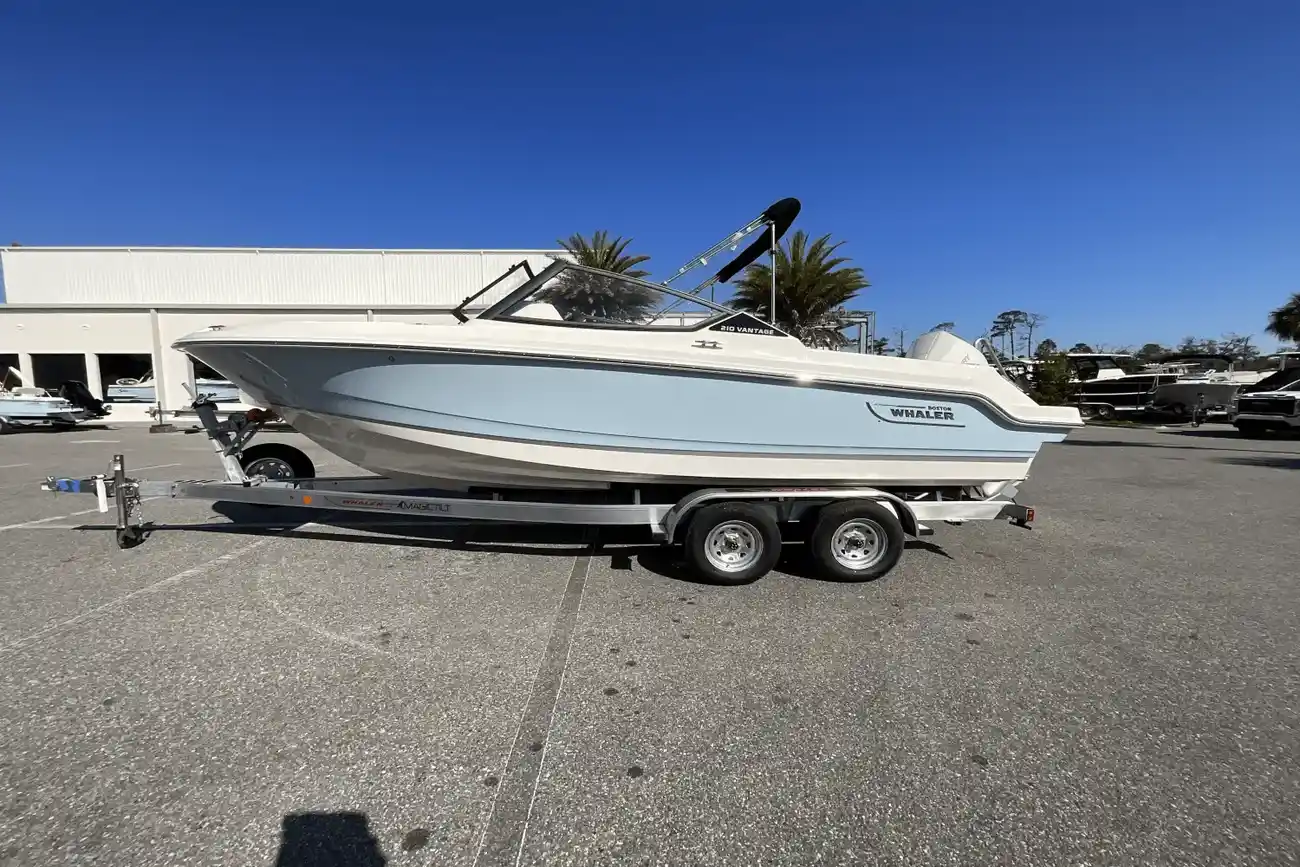 Boston Whaler 210 Vantage