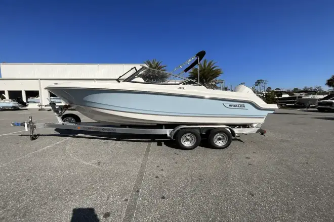 Boston Whaler 210 Vantage