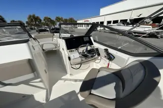 Thumbnail von Boston Whaler 210 Vantage