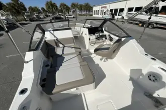 Thumbnail von Boston Whaler 210 Vantage