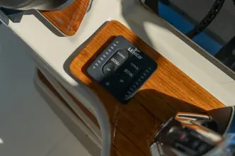 Thumbnail von Boston Whaler 420 Outrage