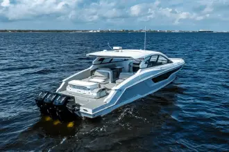 Thumbnail von Cruisers Yachts 50 GLS OB