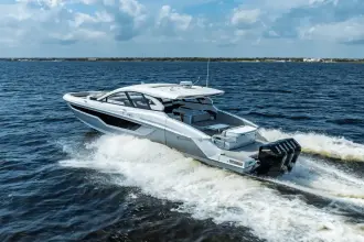 Thumbnail von Cruisers Yachts 50 GLS OB