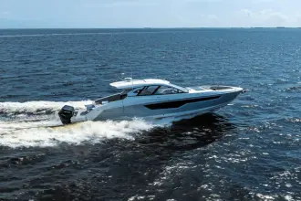 Thumbnail von Cruisers Yachts 50 GLS OB